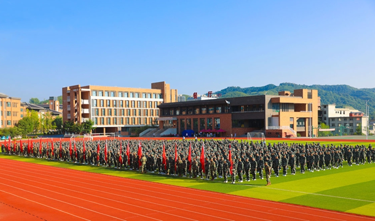 商洛中学2028届新生军训圆满落幕