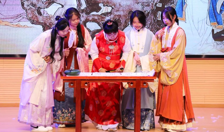 走进红楼经典 传承优秀文化——商洛中学举行《红楼梦》整本书阅读主题展演活动