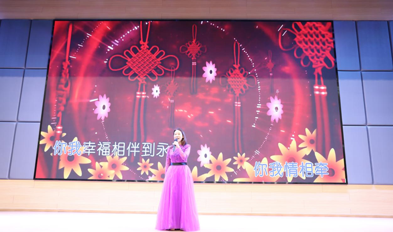 商洛中学举行庆祝第116个“三八”国际劳动妇女节表彰大会暨主题诵读活动